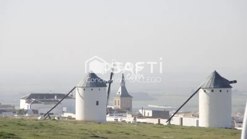 Casa Adosada con Dos Viviendas en Campo de Criptana