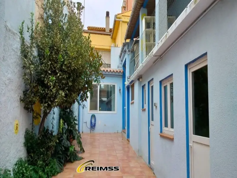 Chalet en venta en Palafolls: Gran oportunidad para familias e inversores