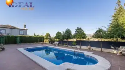 Chalet en venta en Urbanizacion El Torreon Albolote con piscina y 5 dormitorios
