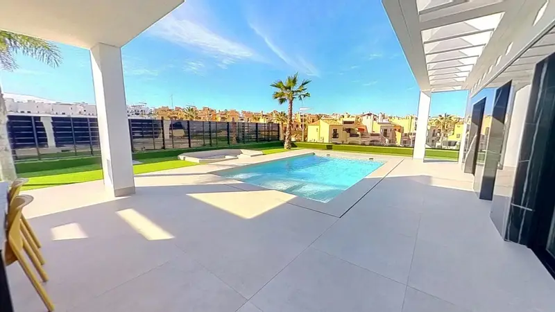 Villa de Lujo con Piscina en Algorfa Cerca de la Playa