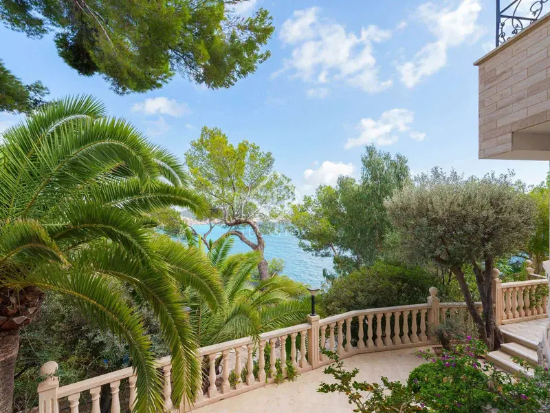 Chalet de Lujo en Cala Fornells Mallorca con Vistas al Mar