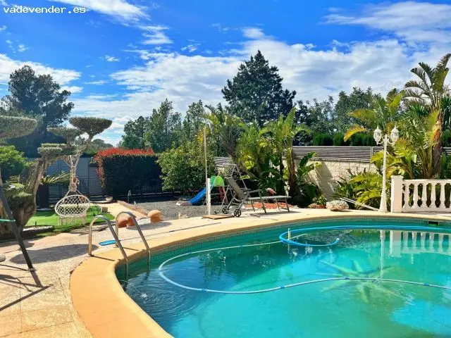 Chalet en Roquetes con Jardin Piscina y Vistas Impresionantes