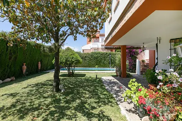 Casa de Lujo en Granada con Piscina y Vistas a Sierra Nevada