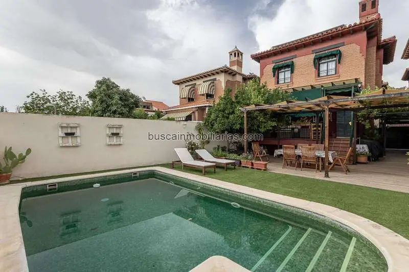 Chalet en Venta Huetor Vega con Piscina y  Instalacion Fotovoltaica