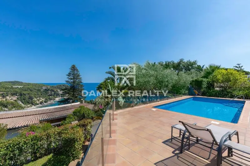 Chalet en Tossa de Mar con Piscina y Apartamento de Invitados