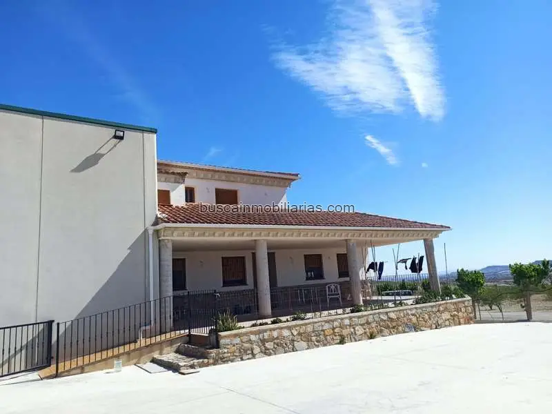 Chalet y Finca de Almendros en Mula