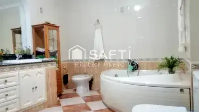 Casa Amueblada en Planta Baja con Patio y Terraza
