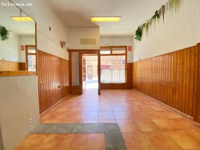 Local Comercial con Salida de Humos y Gran Potencial de Adaptacion