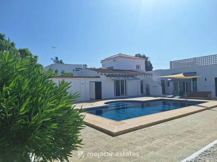Villa en Venta Vera 3 Dormitorios Piscina Anexo
