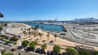 Piso en venta con vistas al puerto cerca de Plaza Alta