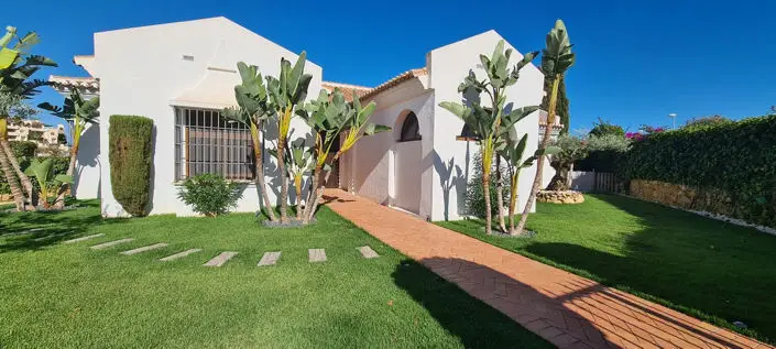 Villa en Venta 3 Dormitorios Vistas al Mar Golf