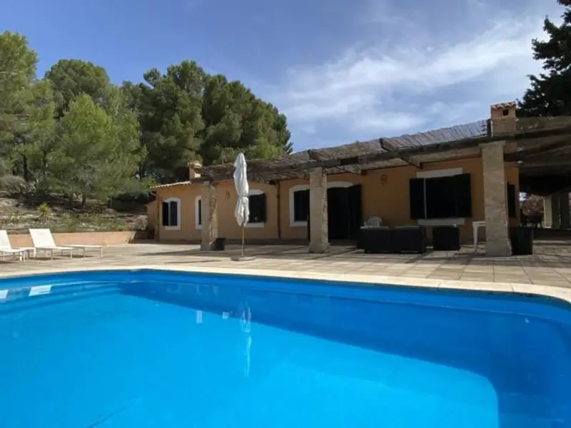 Chalet Rústico en Calvià 170m2 3 Dormitorios Piscina Jardín 144 Hectáreas