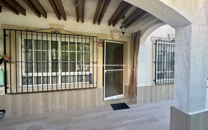 Casa adosada 4 dormitorios La Marina Urb