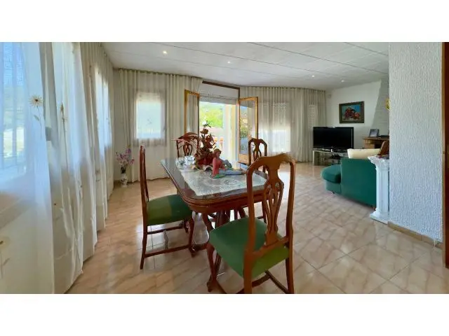 Casa con Jardin Piscina y Garaje en Tordera