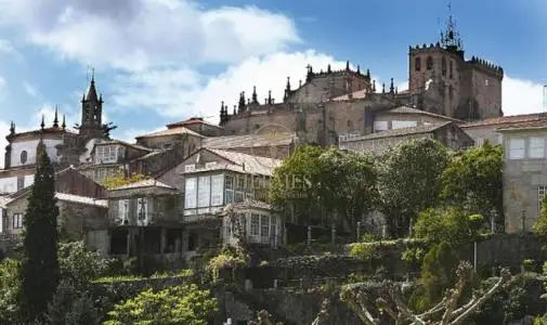 Casa en venta casco historico Tui vistas Rio Miño