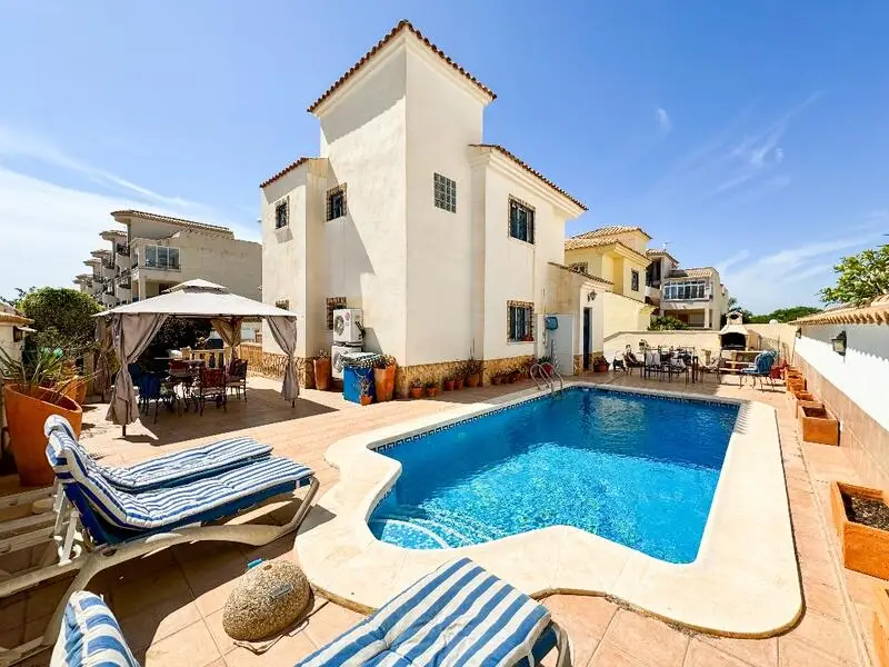 Villa en Punta Prima 4 dormitorios 3 baños Piscina Privada