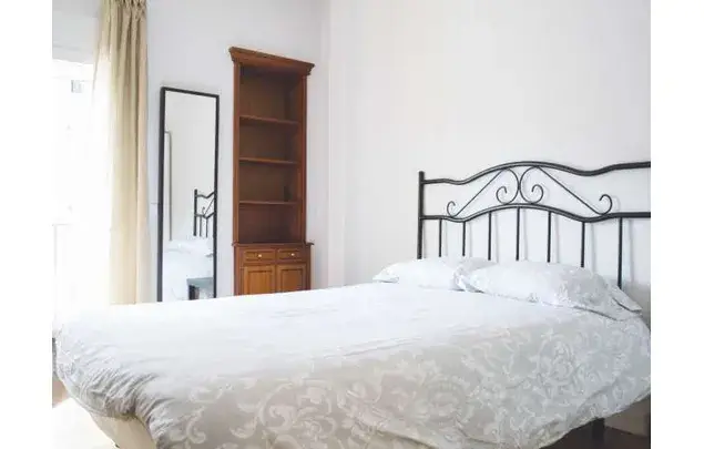 Habitaci
ón amueblada en Madrid Ciudad Jard


ín para estudiantes