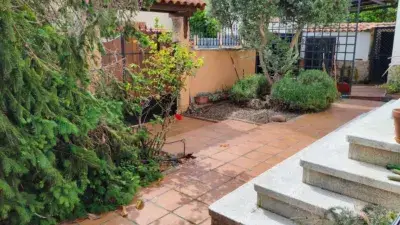 Chalet Independiente en Venta Ideal para Familias 4 Dormitorios Piscina
