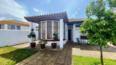 Chalet en Costa Sancti Petri Chiclana con Piscina y Jardin