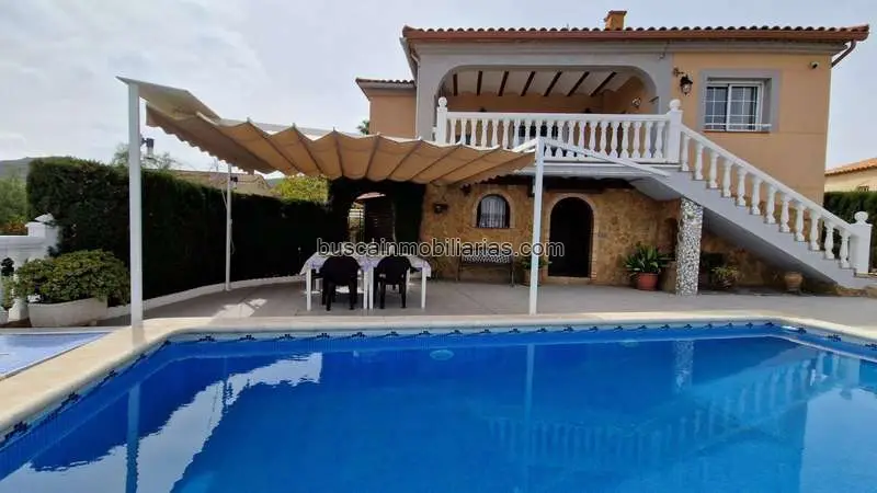Villa en Venta en Turis: Chalet con Piscina y Apartamento