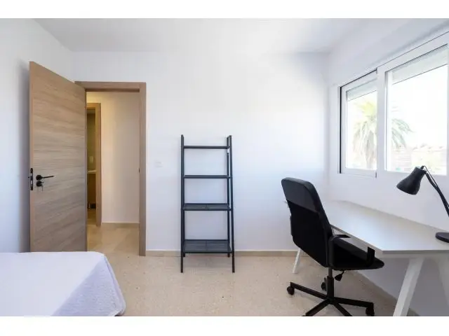 Habitaci	ón para Estudiantes y Sanitarios con Balc	ón