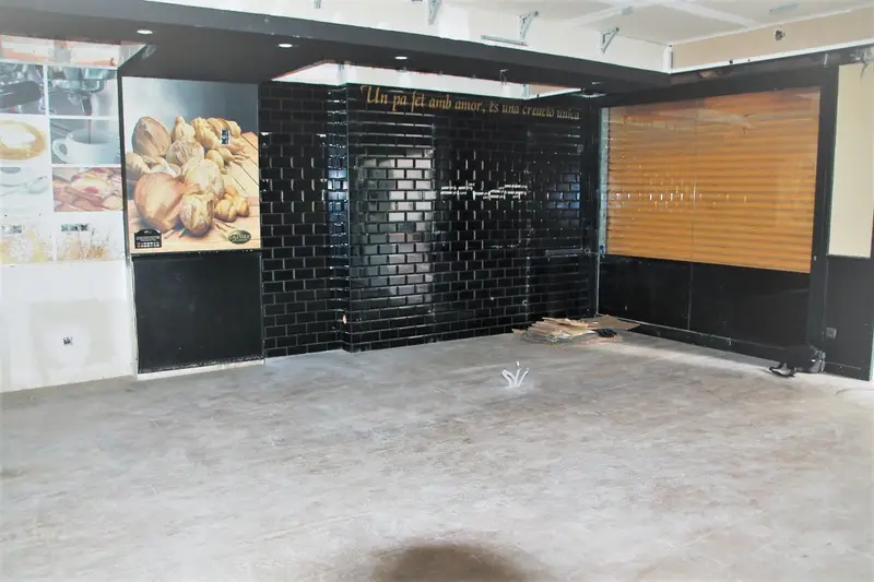 Venta Local Comercial con Patio en Sant Pere de Ribes