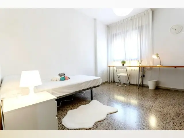 Apartamento 5 Dormitorios Almería Centro