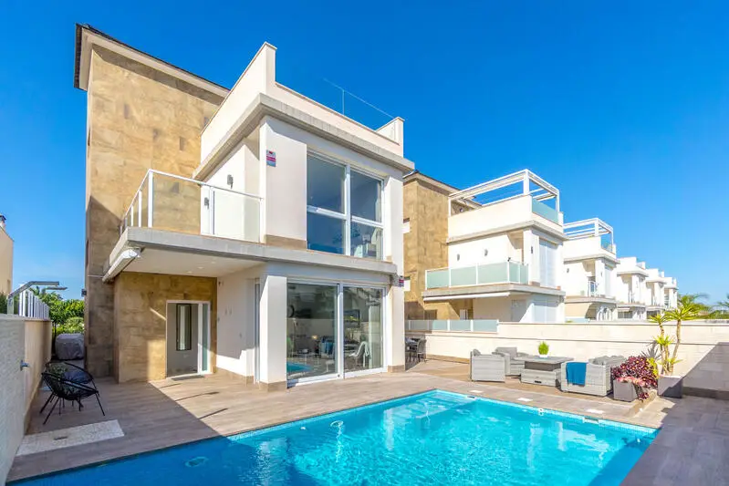 Villa en Venta Torrevieja Impecable Estado Nueva Construccion