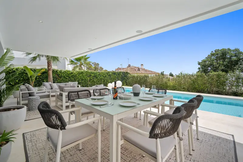 Casa Villa 5 Dormitorios Alquiler Estepona Lujo Piscina Jacuzzi