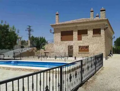 Casa Chalet en Venta Villena Alicante 5 Dormitorios Piscina Establo