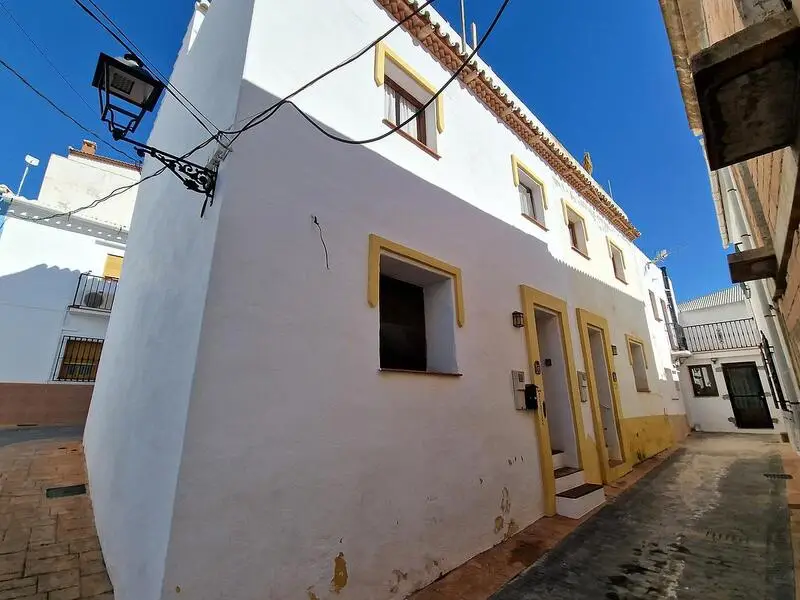 Casa Adosada Reformada 2 Dormitorios Periana Malaga