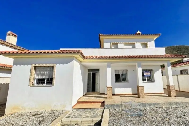 Villa de Lujo en Oria, Almeria: 4 Dormitorios, 2 Baños, Garaje y Vistas Impresionantes