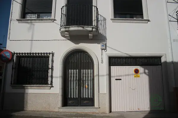 Casa en Malpartida de Plasencia con 4 dormitorios y 2 baños