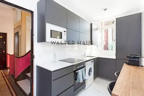 Piso en venta en Arguelles con balcon 2 habitaciones 2 banos