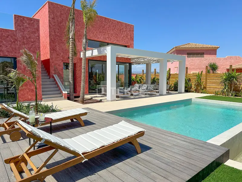 Casas de Lujo Mediterráneas en Almería con Piscina