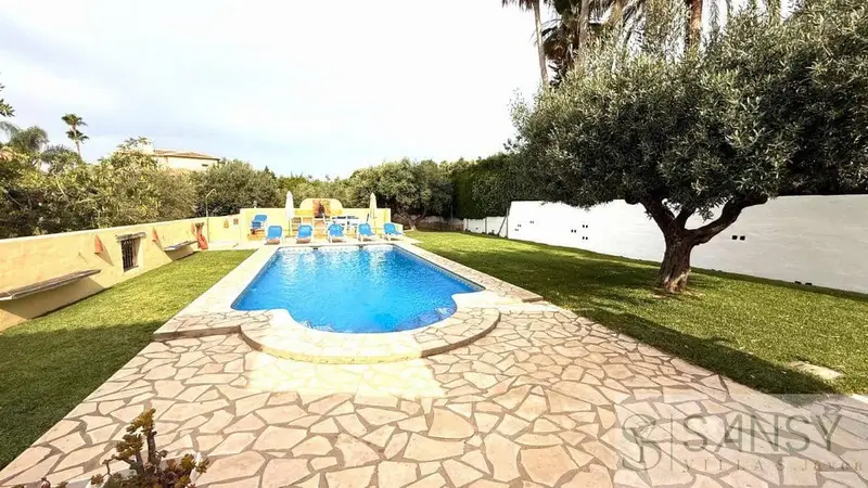 Chalet en Alquiler Javea 5 Dormitorios Piscina Jardin