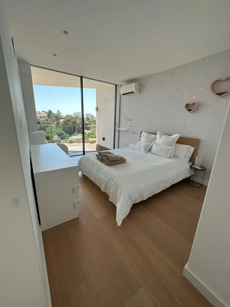 Villa de Lujo en Benalmádena con Piscina Privada y Vistas al Mar