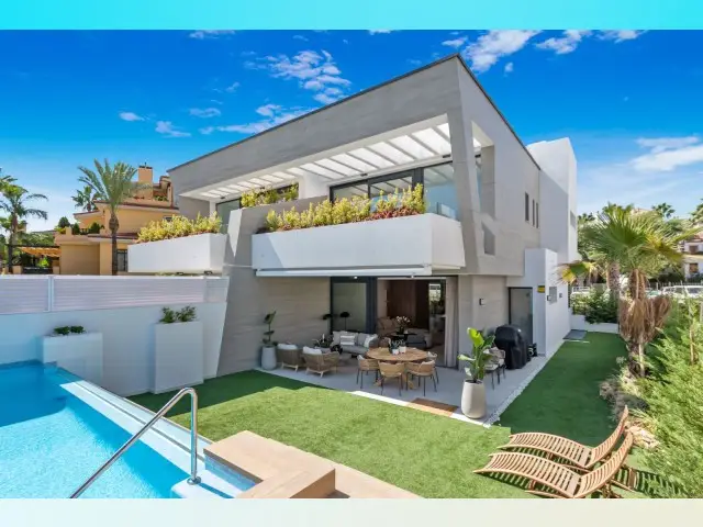 Adosado 5 Dormitorios Lujo Puerto Banus Piscina Jardin