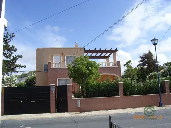Chalet en La Antilla con Vistas al Mar y Parcela de 1328m2