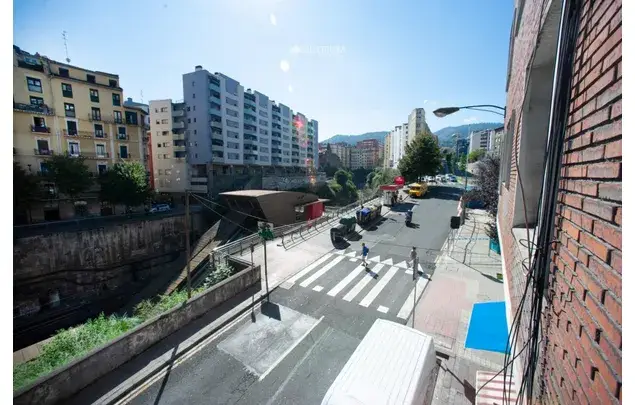 Moderna Vivienda Reformada Bilbao - 4 Dormitorios - Garaje Incluido