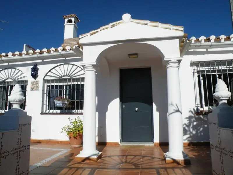 Villa en Venta Mijas Costa 3 Dormitorios Piscina Jardin