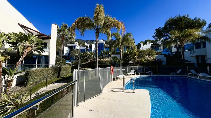 Casa Villa 3 Dormitorios Alquiler Milla Oro Marbella