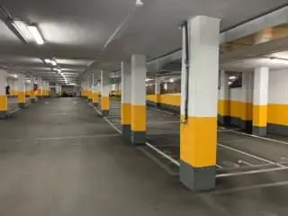 Garaje en venta en Alcobendas 32m2 con ascensor y piscina