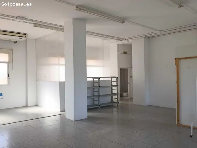 Nave Industrial 121m2 con Terraza 102m2 Bien Comunicada