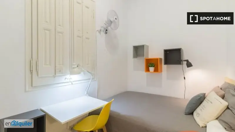 Apartamento en Gracia con 9 habitaciones cerca del Parc Güell