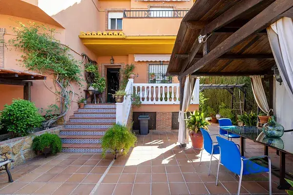 Casa Independiente en Cullar Vega con Piscina y Gran Jardin