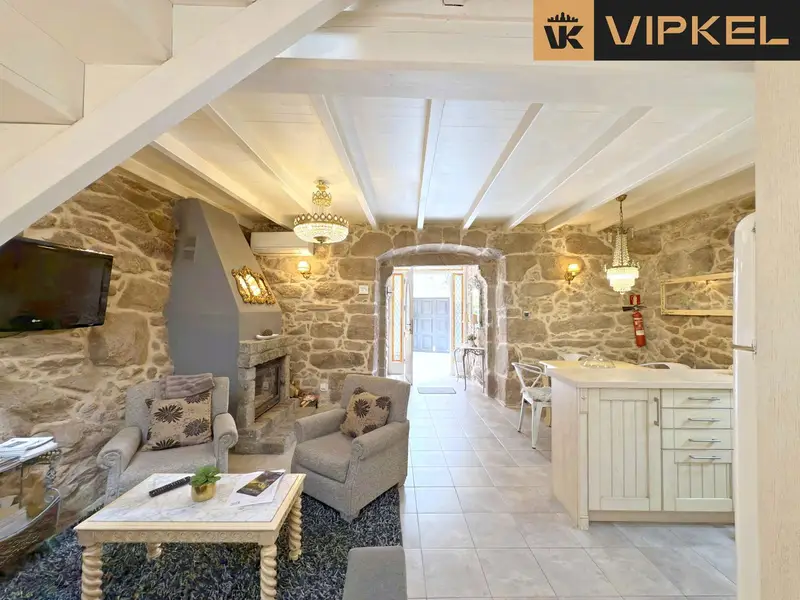 Casa con Encanto Histórico y Alta Rentabilidad en Corcubión