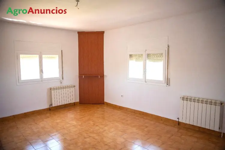 Venta  de Finca de tierra regable con dos casas en Lleida