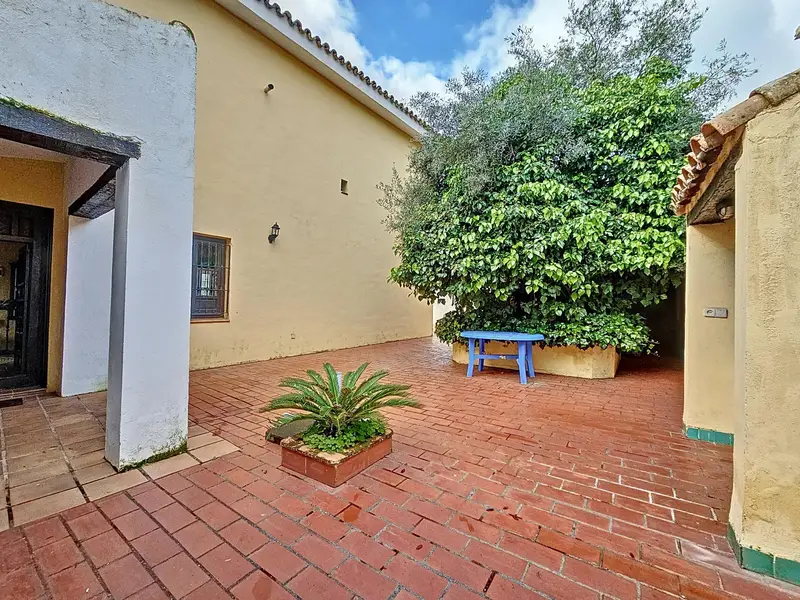 Venta Chalet Rustico con Piscina y Jardin en Assuan Cordoba