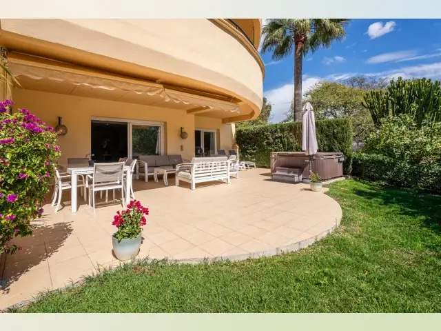 Apartamento 3 Dormitorios Elviria Hills Marbella